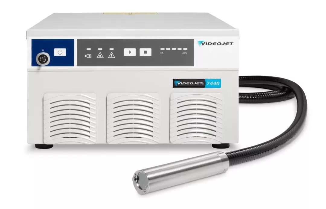 迪捷新推出 Videojet® 7340 和 7440 光纖激光打碼系統(tǒng)，領(lǐng)先使用業(yè)內(nèi)體積更小的 LightfootTM 打印頭。
