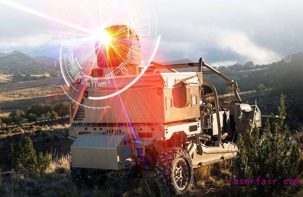 資料圖片：可搭載在輕型突擊車上的美軍“高能激光武器系統(tǒng)”。（美國雷神公司官網(wǎng)）