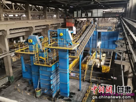 圖為酒鋼集團西部重工公司消失模生產線。 白海濤 攝