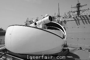 2012年7月30日，美國“杜威號”導彈驅逐艦上臨時安裝的激光武器系統