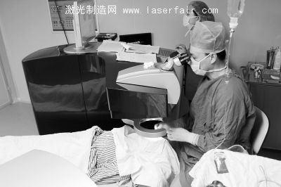 醫生在對患者做手術